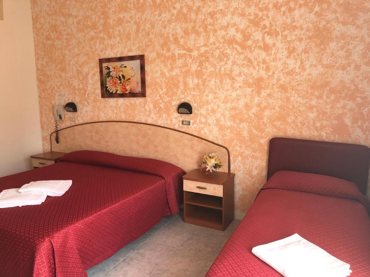 Hotel Serenella Vintage Rimini Eksteriør bilde