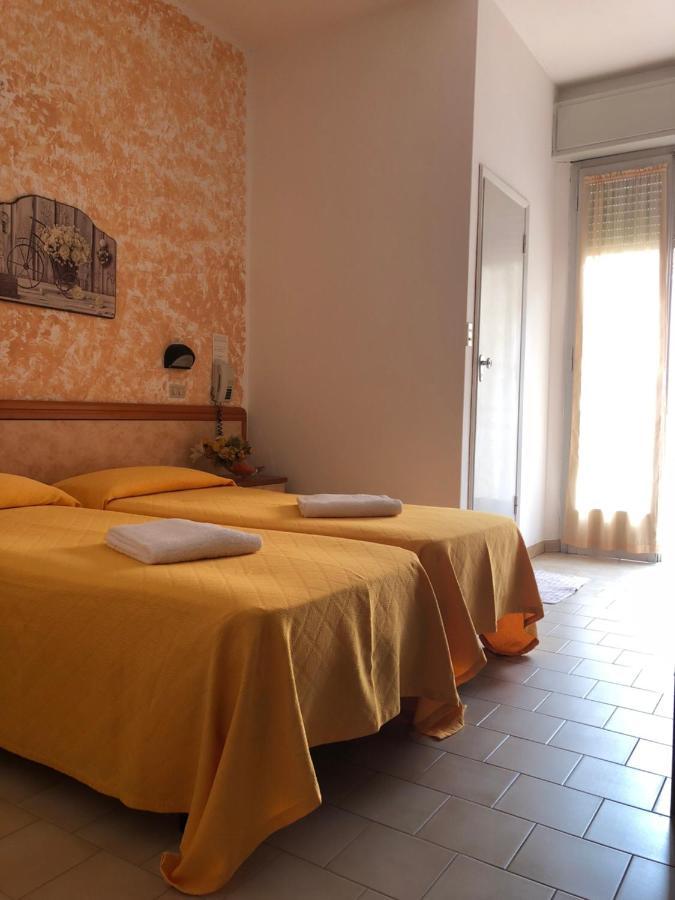 Hotel Serenella Vintage Rimini Eksteriør bilde