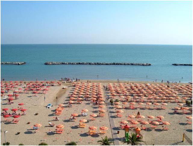Hotel Serenella Vintage Rimini Eksteriør bilde