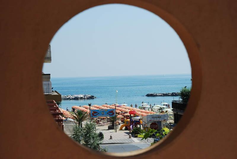 Hotel Serenella Vintage Rimini Eksteriør bilde